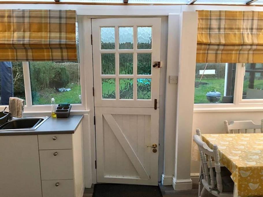 Daffodil House , West Wales ランダバリー エクステリア 写真