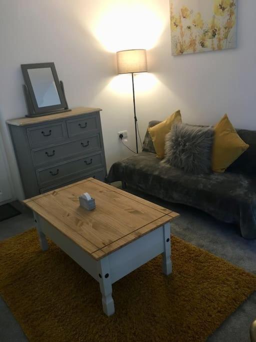 Daffodil House , West Wales ランダバリー エクステリア 写真