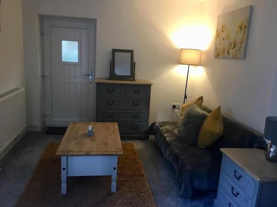 Daffodil House , West Wales ランダバリー エクステリア 写真